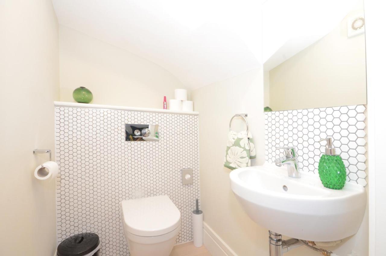 The Mews - 2 Bedroom Luxury, Spacious House With Free Parking York Kültér fotó