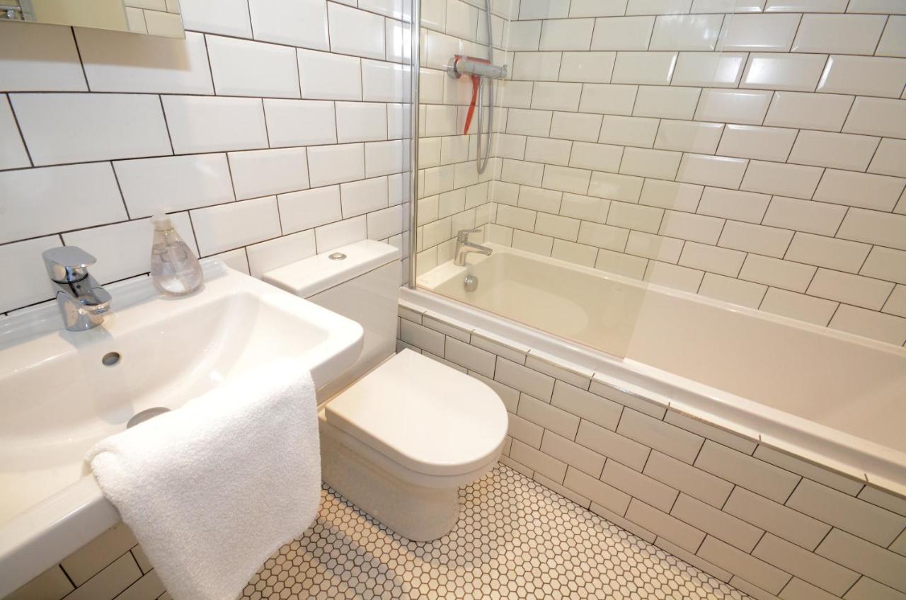 The Mews - 2 Bedroom Luxury, Spacious House With Free Parking York Kültér fotó