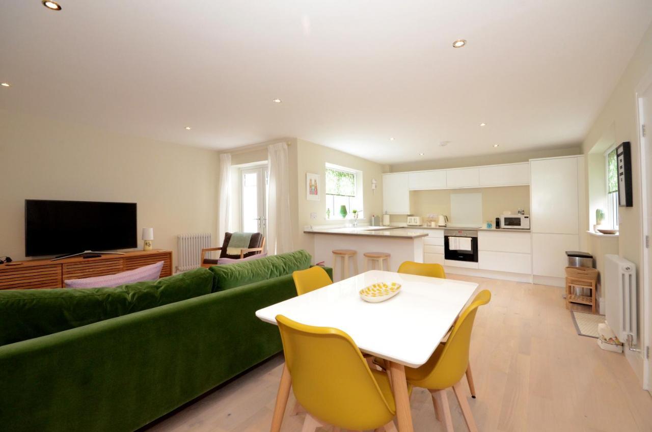 The Mews - 2 Bedroom Luxury, Spacious House With Free Parking York Kültér fotó